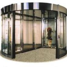 北京華建門(mén)窗廠 旋轉(zhuǎn)門(mén)、感應(yīng)門(mén)與車(chē)庫(kù)門(mén)的專業(yè)制造商