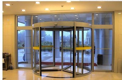 贛州兩翼豪華自動(dòng)旋轉(zhuǎn)門(mén)直銷(xiāo)廠家 鋁型材優(yōu)選與中鋁網(wǎng)的專業(yè)之選